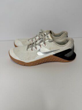 Nike Free Metcon 4 Sneakers Womens 7.5 White Silver Gum Training Lifting Shoes
